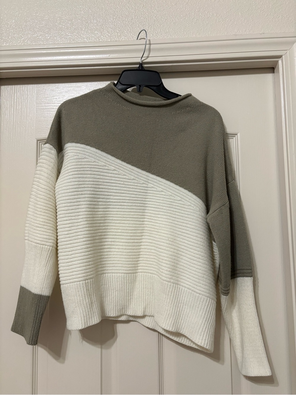 Colorblock Knit Sweater in Olive and Cream